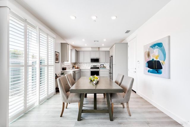 704 Granite Ln, Fairfield, CA 94534