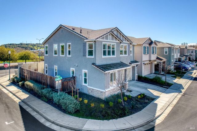 704 Granite Ln, Fairfield, CA 94534