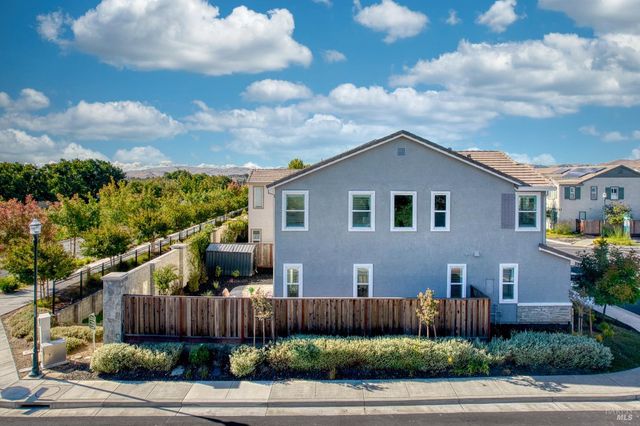 704 Granite Ln, Fairfield, CA 94534