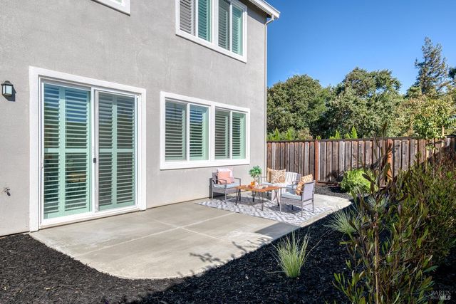 704 Granite Ln, Fairfield, CA 94534