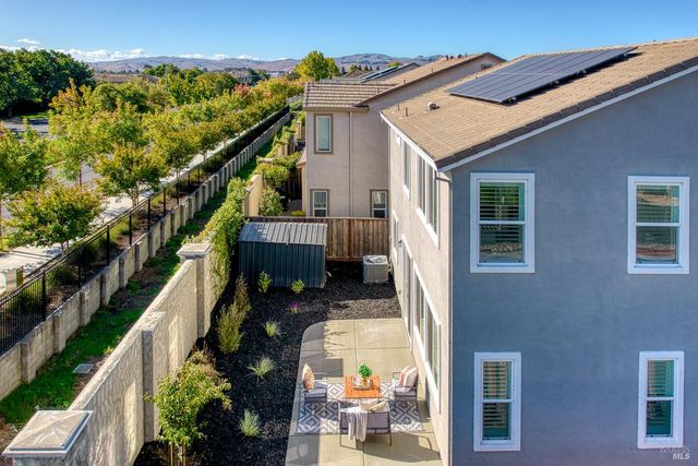 704 Granite Ln, Fairfield, CA 94534