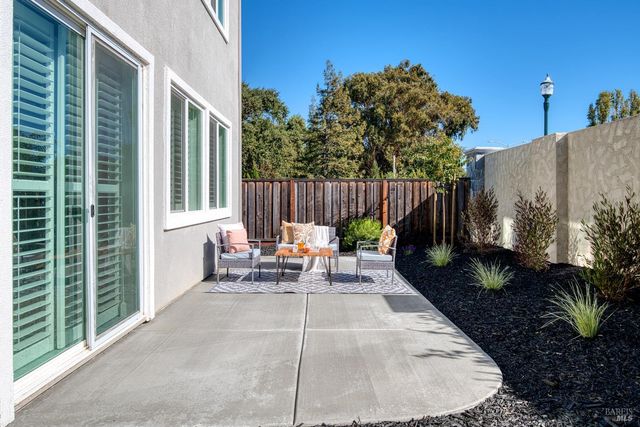 704 Granite Ln, Fairfield, CA 94534