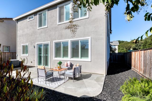 704 Granite Ln, Fairfield, CA 94534