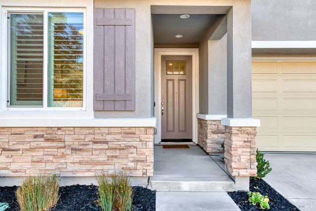 704 Granite Ln, Fairfield, CA 94534