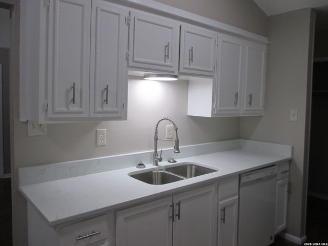 4423 HICKORY HILL DR, Kirby, TX 78219