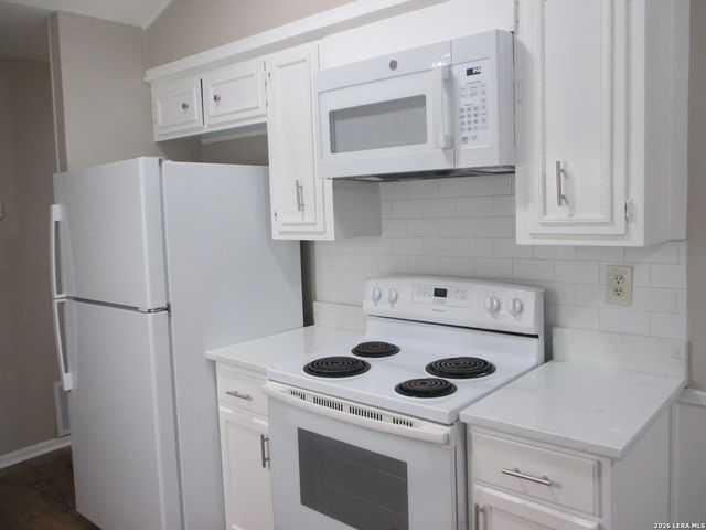 4423 HICKORY HILL DR, Kirby, TX 78219