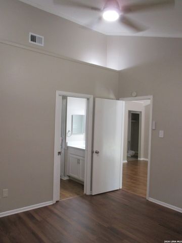 4423 HICKORY HILL DR, Kirby, TX 78219