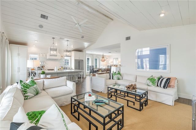 111 Center Lane, Port Aransas, TX 78373