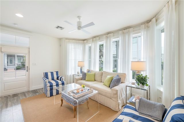 111 Center Lane, Port Aransas, TX 78373