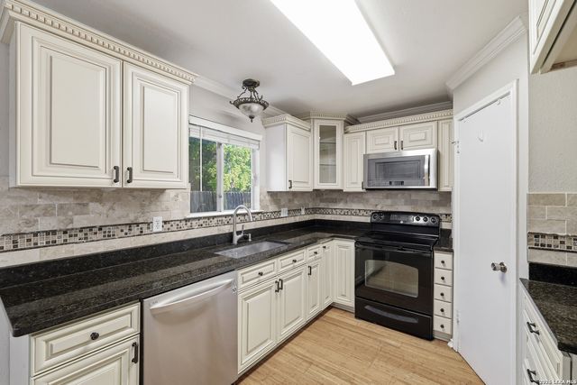 7223 PINE BR, San Antonio, TX 78250