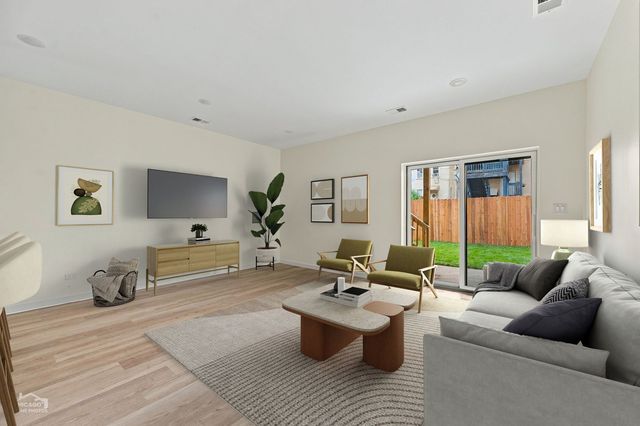 1118 W 19th Street 1, Chicago, IL 60608