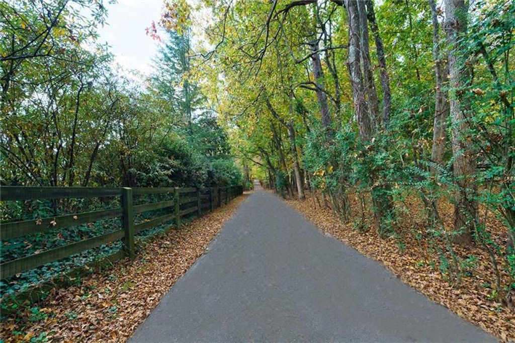 Image 10 of property listing at 1801 Birmingham Road, Milton, GA 30004