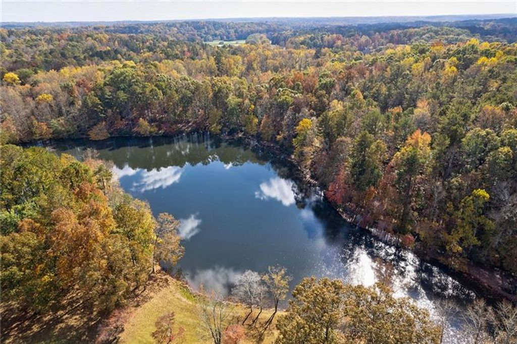 Image 3 of property listing at 1801 Birmingham Road, Milton, GA 30004