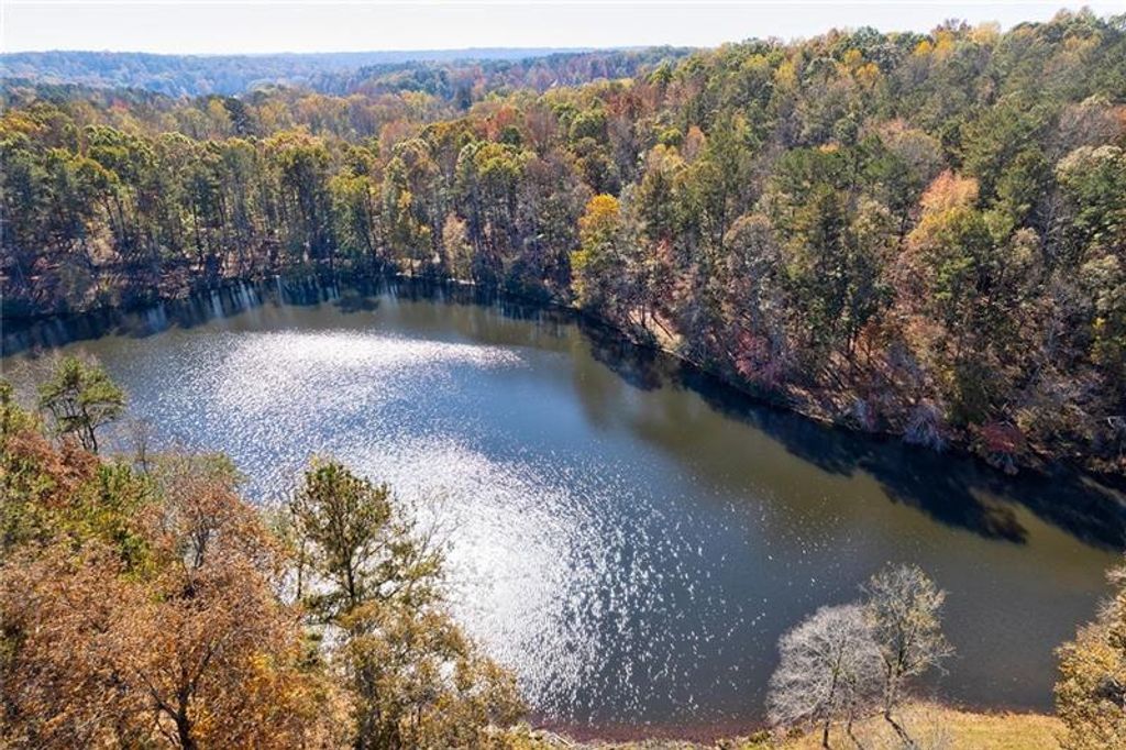 Image 6 of property listing at 1801 Birmingham Road, Milton, GA 30004
