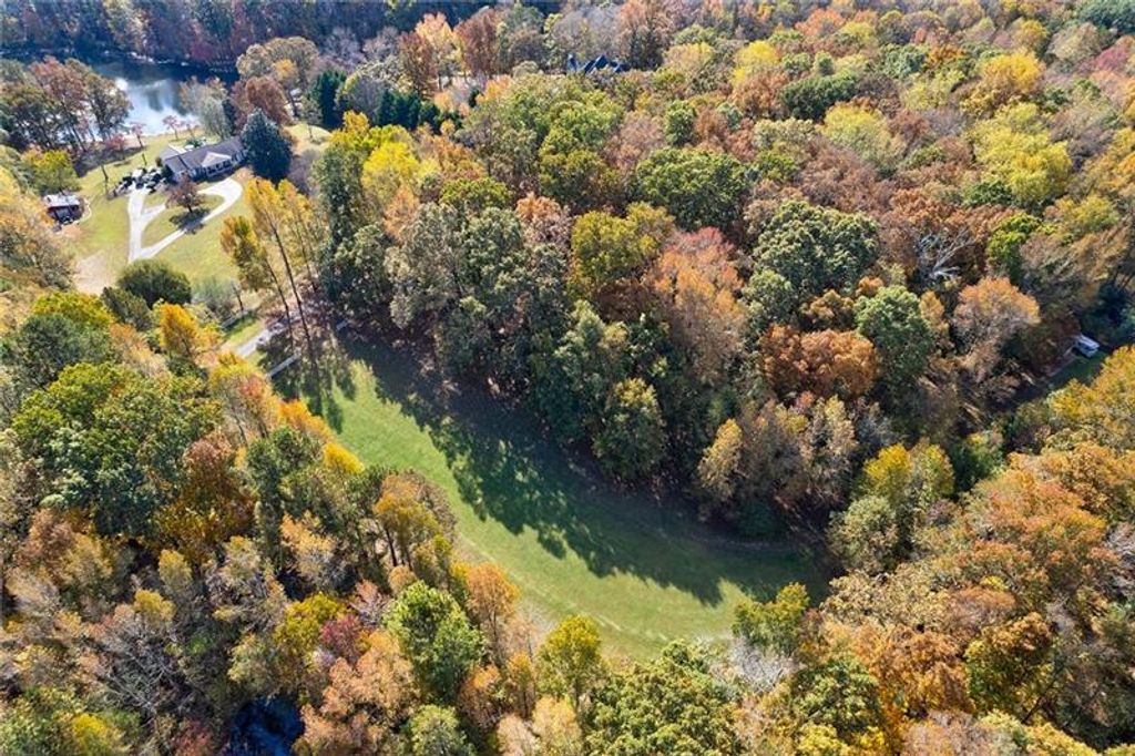 Image 7 of property listing at 1801 Birmingham Road, Milton, GA 30004