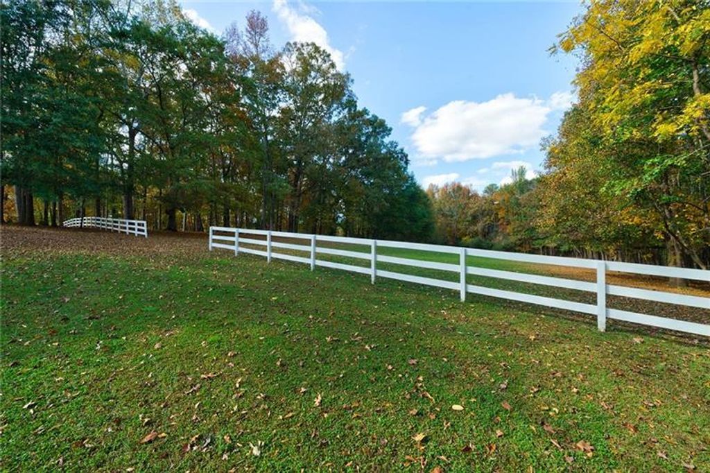 Image 9 of property listing at 1801 Birmingham Road, Milton, GA 30004
