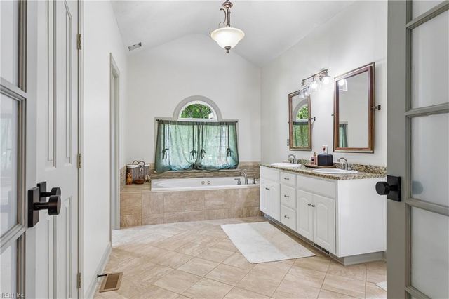 18 Emmaus RD, Poquoson, VA 23662