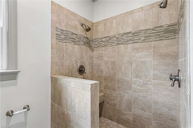 18 Emmaus RD, Poquoson, VA 23662