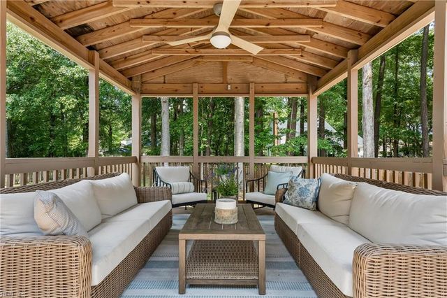 18 Emmaus RD, Poquoson, VA 23662