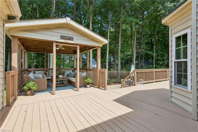 18 Emmaus RD, Poquoson, VA 23662