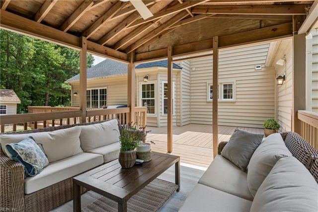 18 Emmaus RD, Poquoson, VA 23662