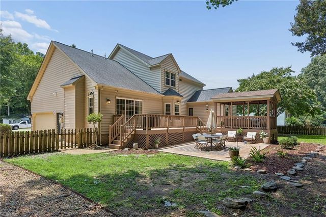 18 Emmaus RD, Poquoson, VA 23662