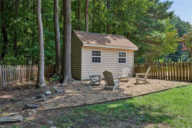 18 Emmaus RD, Poquoson, VA 23662