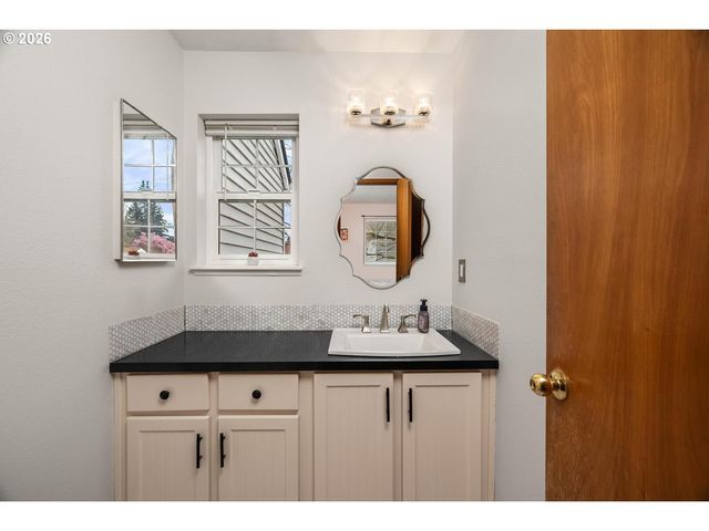 2338 Se 124TH Ave, Portland, OR 97233