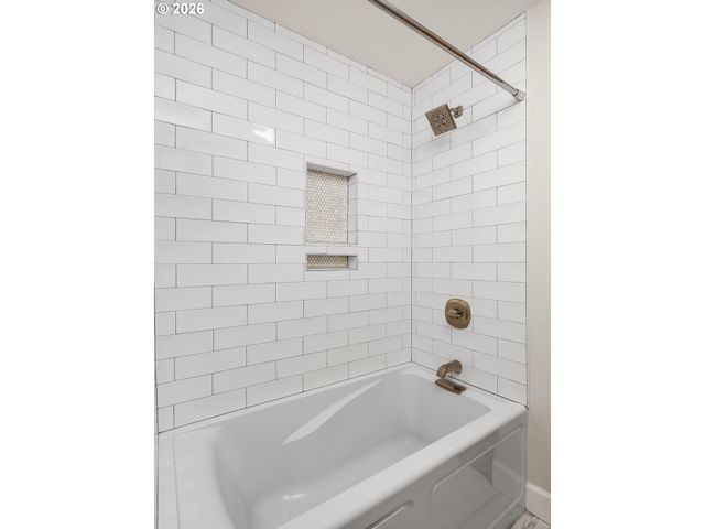 2338 Se 124TH Ave, Portland, OR 97233