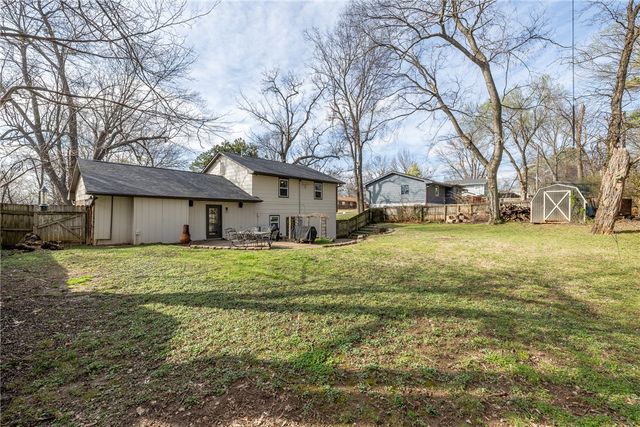 1716 Rayview Drive, Fayetteville, AR 72703