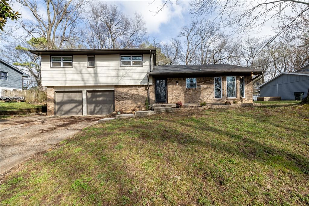 1716 Rayview Drive, Fayetteville, AR 72703