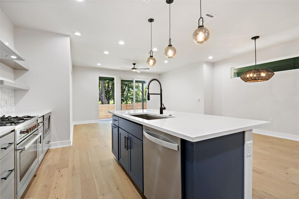 5109 Stone Gate DR 2, Austin, TX 78721