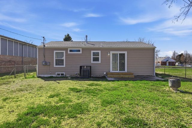 2008 W McCormick Ave, Wichita, KS 67213