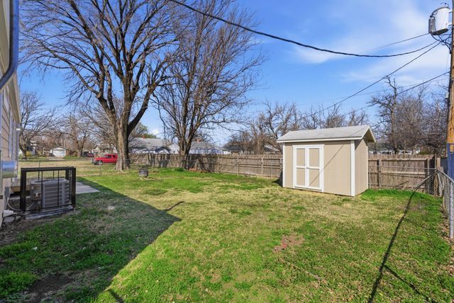 2008 W McCormick Ave, Wichita, KS 67213