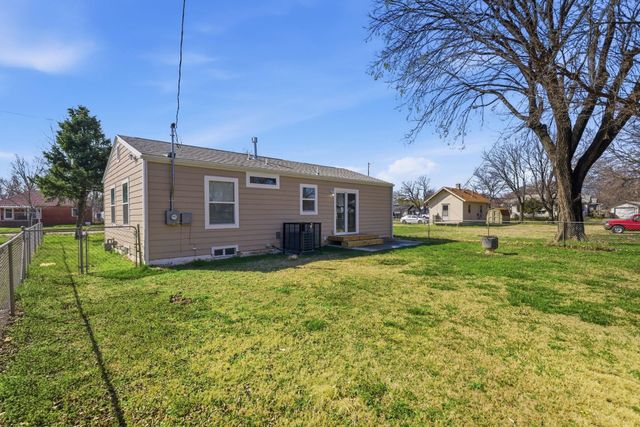 2008 W McCormick Ave, Wichita, KS 67213