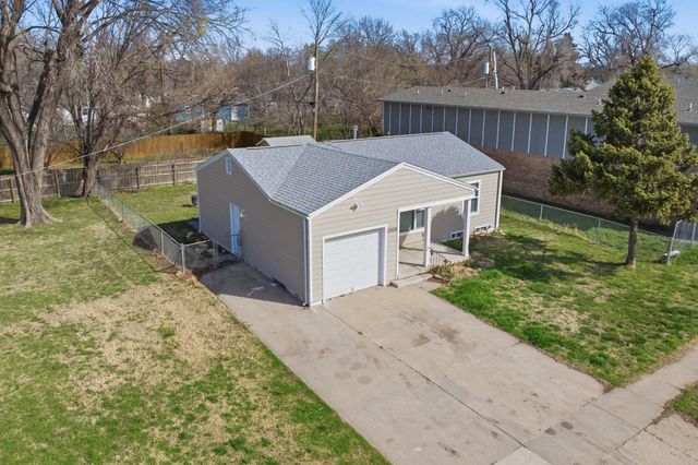 2008 W McCormick Ave, Wichita, KS 67213