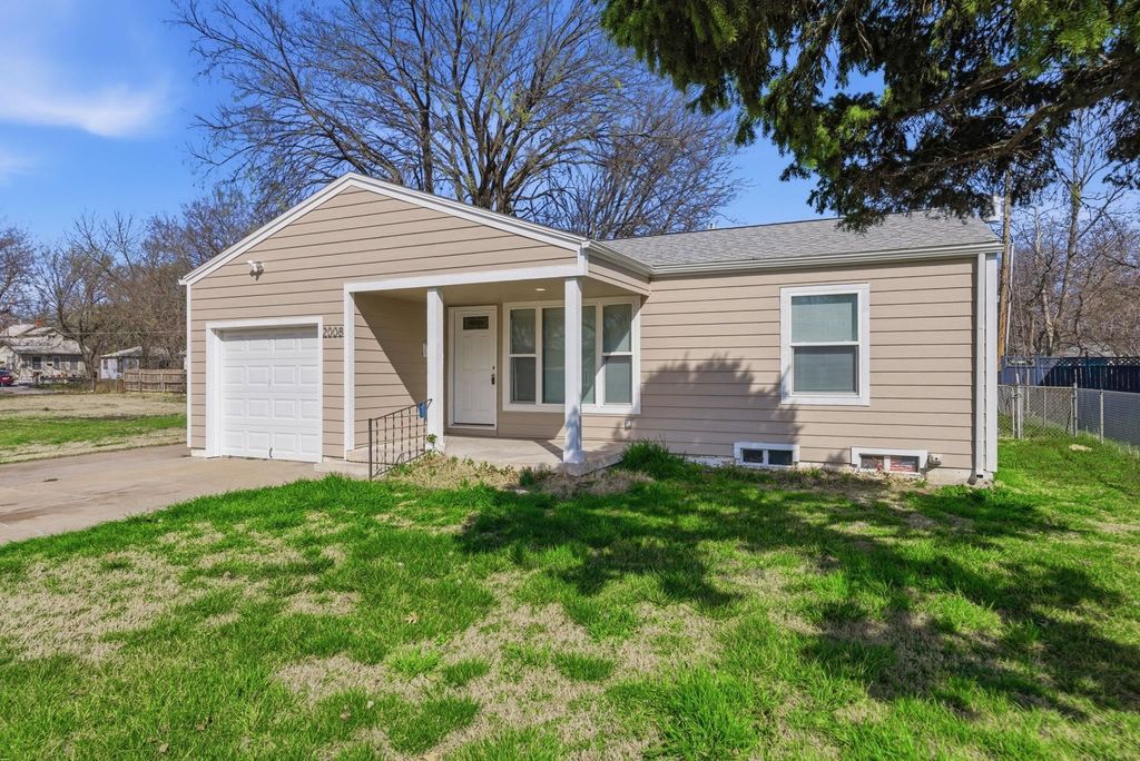 2008 W McCormick Ave, Wichita, KS 67213