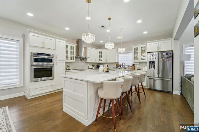 24 Holmes Lane, Wayne, NJ 07470