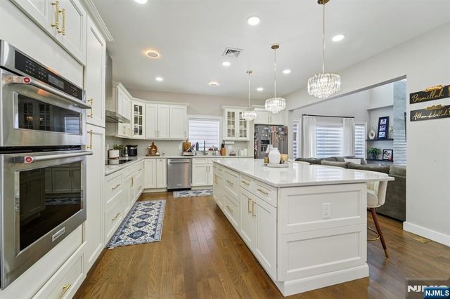 24 Holmes Lane, Wayne, NJ 07470