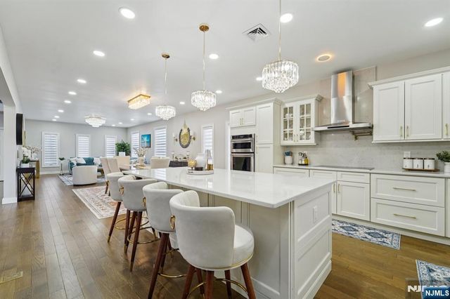 24 Holmes Lane, Wayne, NJ 07470