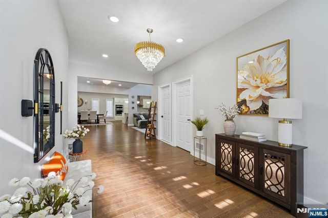 24 Holmes Lane, Wayne, NJ 07470