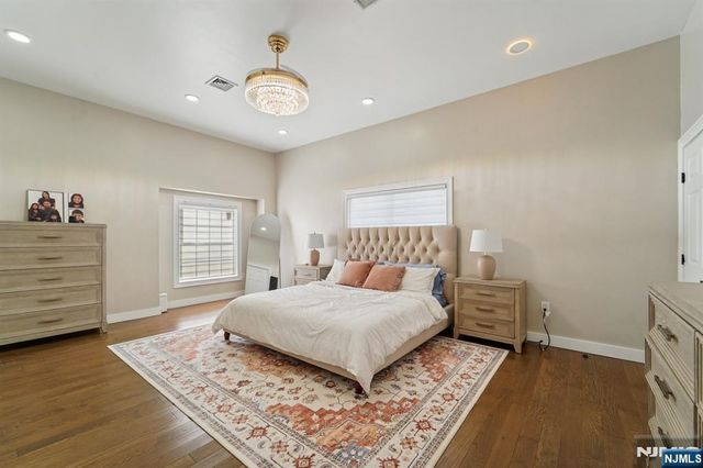 24 Holmes Lane, Wayne, NJ 07470