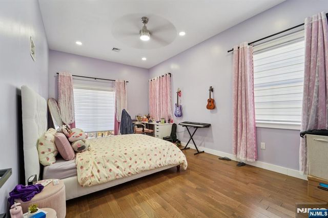 24 Holmes Lane, Wayne, NJ 07470