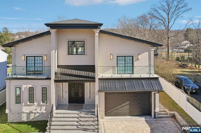 24 Holmes Lane, Wayne, NJ 07470