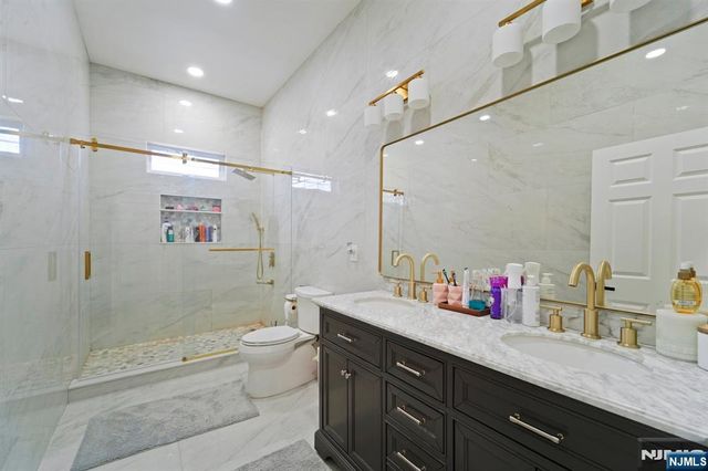 24 Holmes Lane, Wayne, NJ 07470