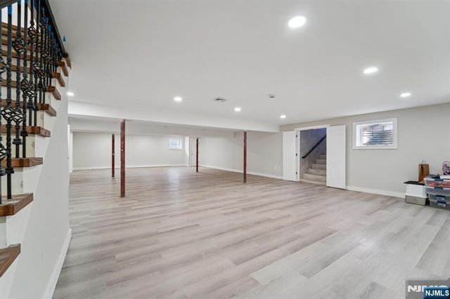 24 Holmes Lane, Wayne, NJ 07470