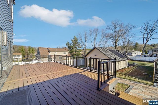 24 Holmes Lane, Wayne, NJ 07470