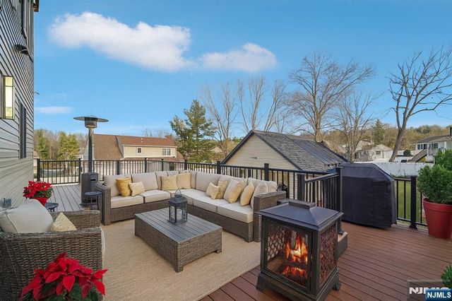 24 Holmes Lane, Wayne, NJ 07470