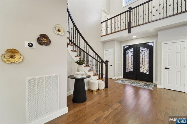 24 Holmes Lane, Wayne, NJ 07470