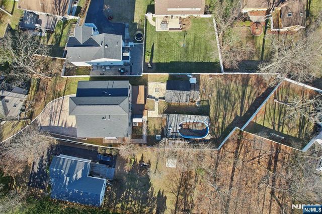 24 Holmes Lane, Wayne, NJ 07470